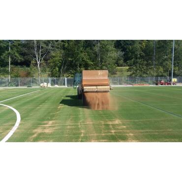 Korkgranulat 1 m³ bzw 1000L Körnung 0,5mm-3mm für Kunstrasen-Infill Fußballplatz