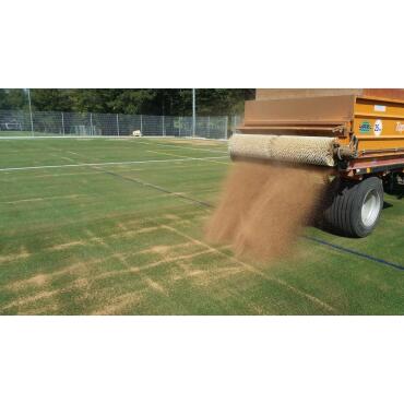 Korkgranulat 1 m³ bzw 1000L Körnung 0,5mm-3mm für Kunstrasen-Infill Fußballplatz